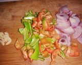 Foto del paso 3 de la receta: Masa de cerdo frita con salsa de tomate, pimiento y cebolla