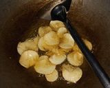 Foto langkah ke 3 dari resep Keripik ubi / singkong ala anak kost.
