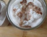 A picture of step 4 of Chocolate vanilla milkshake.