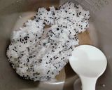 Hình bước làm 1 của món Cơm cuộn rong biển kiểu mới topping vetula