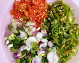 A picture of step 1 of Green capsicum sauce.