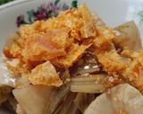 Hình bước làm 2 của món Dưa chua trộn da heo quay