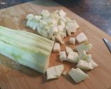 Foto del paso 1 de la receta Tortilla de calabacín, brócoli y chorizo