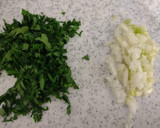 Foto del paso 4 de la receta: Buñuelos de bacalao con langostinos
