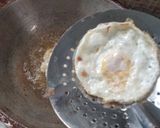 Foto langkah ke 2 dari resep Telur ceplok masak kecap.