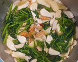 Hình bước làm 3 của món Canh tôm nấu rau muống, nấm đùi gà