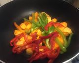 Foto del paso 1 de la receta: Arroz con pollo carne y verduras con salsa de soja y barbacoa