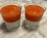 Foto del passaggio 3 della ricetta Panna cotta ai cachi con nocciole caramellate