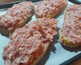 Foto del passaggio 2 della ricetta Bruschette sfiziose con cipolle caramellate