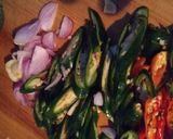 Foto langkah ke 3 dari resep Tumis Usus Ayam Tahu Pedas Manis.