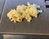Une image de l'étape 5 de Cima di rapa aux anchois, poivron rouge et pecorino.
