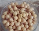 A picture of step 1 of Chick Pea Salad.