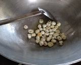 A picture of step 1 of Mamrachur Poha Chivda.