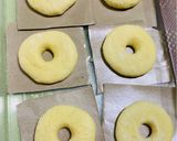Foto langkah ke 5 dari resep 460. Donat Maizena.