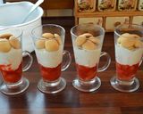 Csokoládés🍫 - túrós - szamócás🍓 pohár 🍧 recept fázis 5 fotója