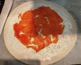 Foto del paso 3 de la receta: Hojaldre normal o sin gluten con queso de untar y salmón ahumado