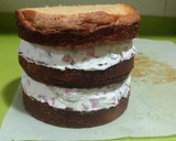 Foto del paso 7 de la receta: Layer cake de nata y fresas