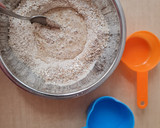 Foto del paso 2 de la receta: Pancitos de avena y cebolla 🧅 sin horno
