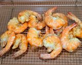 Foto langkah ke 2 dari resep Udang Abon Telur (Butter Prawns with Egg Floss).