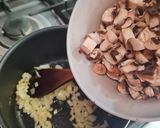 Foto langkah ke 3 dari resep Cream of Mushroom Soup.