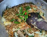 Foto langkah ke 8 dari resep Mie Goreng Tempe.