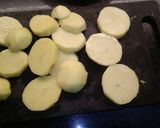 A picture of step 1 of Tricolor Cabbage Fry.