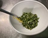 Une image de l'étape 1 de Sauce salade moutarde cidre et herbes.