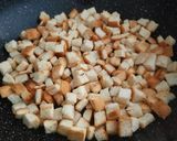 Foto langkah ke 2 dari resep Bread Popcorn - Pinggiran roti tawar.
