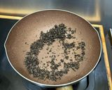 Foto langkah ke 4 dari resep Roasted Milk Tea Strawberry.