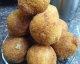 A picture of step 5 of Cheese balls.