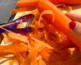 Une image de l'étape 1 de Tagliatelles de carottes au miel et au thym.