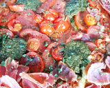 Une image de l'étape 6 de Tarte fine aux tomates 🍅 pesto jambon cru.