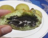 Foto langkah ke 7 dari resep Donat Pandan Isi Oreo.