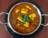 A picture of step 4 of Matar-Paneer curry.