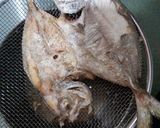 Foto langkah ke 1 dari resep Ikan masak tomat.