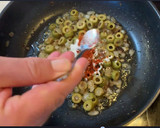 Foto del paso 5 de la receta: Filetes de ternera en salsa con aceitunas