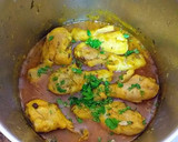 Foto del paso 14 de la receta: Muslos de pollo al curry madrás con azafrán infusionado
