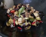 Foto langkah ke 4 dari resep Tumis Terong Jamur Kuping.