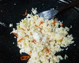 Foto langkah ke 5 dari resep Nasi Goreng Keju (super simpel dan cepat).