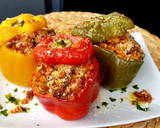 Foto del paso 5 de la receta: Pimientos tricolor rellenos de carne, verduras y arroz