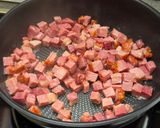 Sonkás-tejszínes rakott tészta recept fázis 4 fotója