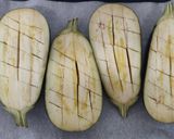 Foto del paso 1 de la receta: Berenjena rellena de atún y pisto 🍆