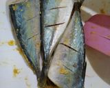 Foto langkah ke 4 dari resep Ikan Dencis Goreng Sambal Terasi.