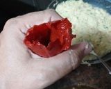 Foto del paso 5 de la receta: Pimientos del piquillo rellenos de merluza y palitos de cangrejo