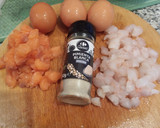 Foto del paso 1 de la receta: Revuelto de salmón fresco y gambas