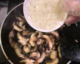 Foto langkah ke 4 dari resep Rosti with chicken truffle mushroom sauce.