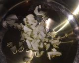 Foto del passaggio 2 della ricetta Pollo e patate a modo mio