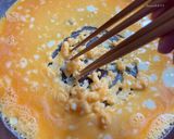 Foto del passaggio 6 della ricetta Riso con sbriciolata di gamberetti e uovo