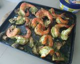 Foto langkah ke 3 dari resep Grilled shrimp and mushroom with garlic parsley sauce.