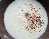 A picture of step 3 of Spaghetti In White Sauce.